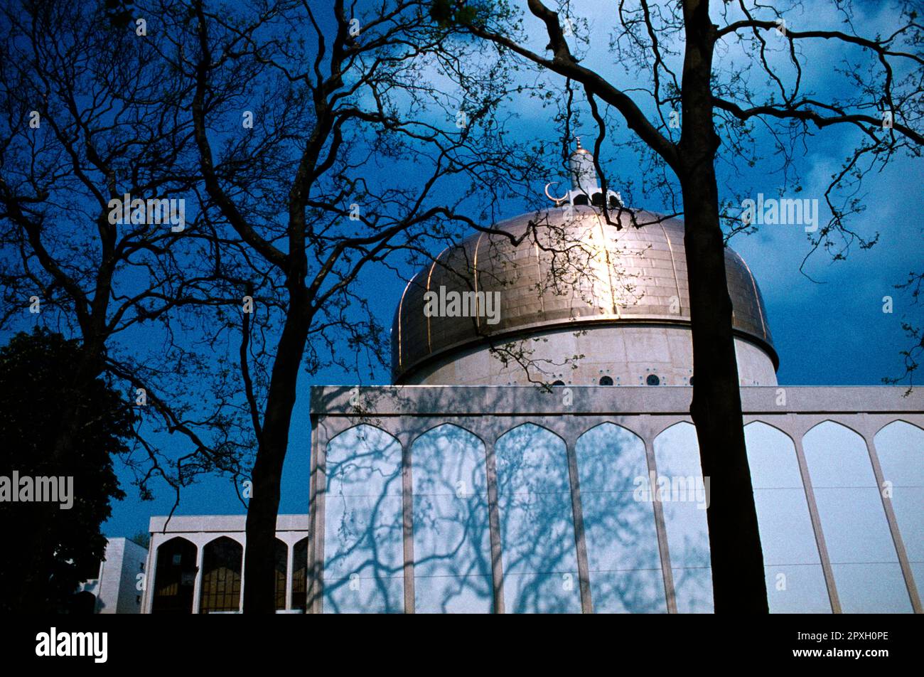 Regents Park London Mosque - Dome & Minaret Stock Photo