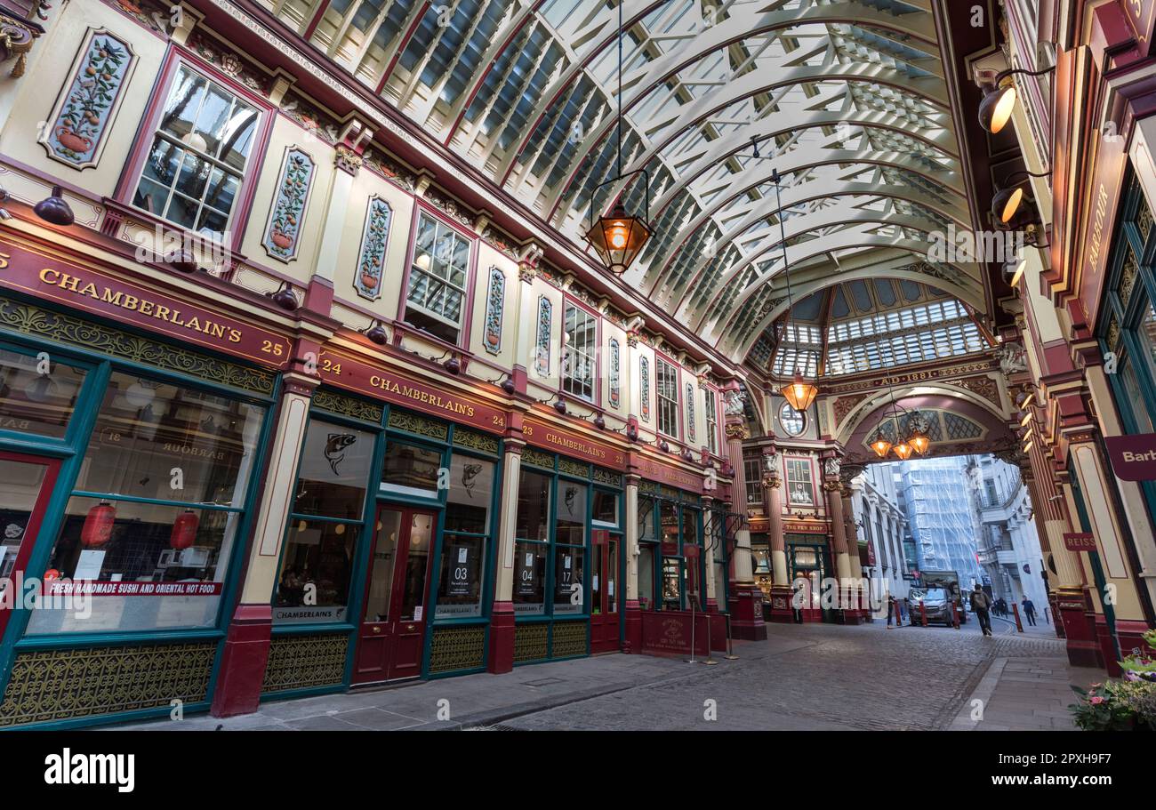 Shops, cafes, restaurants in 14th century Leadenhall market with ornate ...