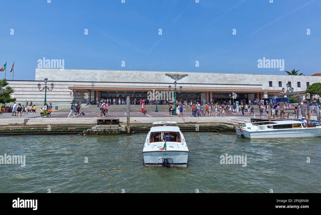 Water taxi by stazione di Venezia Santa Lucia, modernist, rationalist style railway station by Angiolo Mazzoni by Grand Canal, Venice Stock Photo