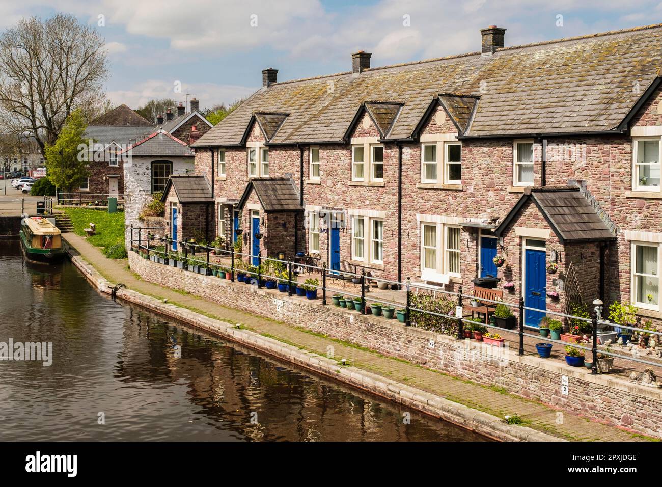 Quaint canalside cottages at Monmouthshire and Brecon Canal basin in Brecon (Aberhonddu), Powys, Wales, UK, Britain Stock Photo