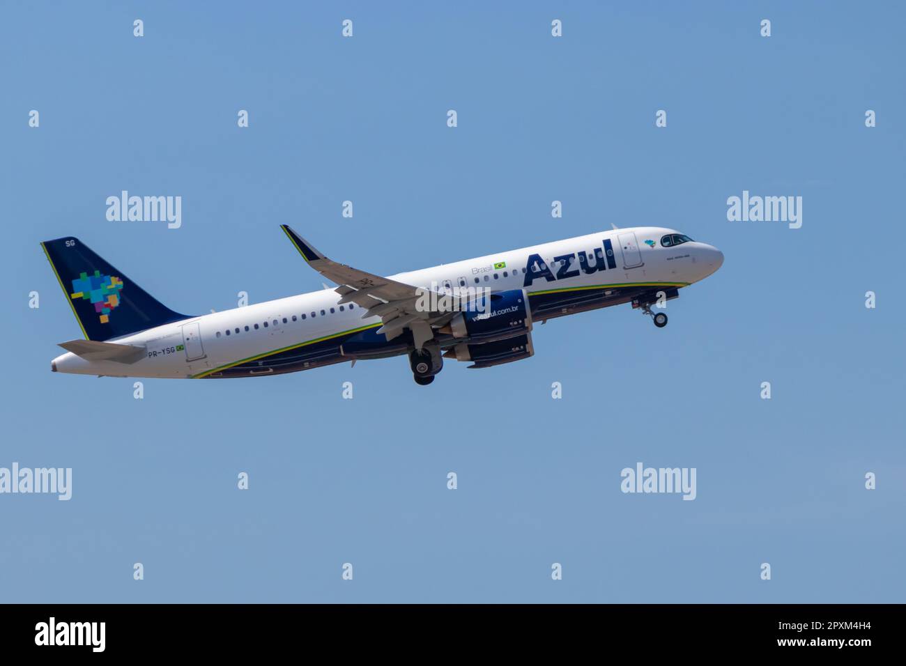 Airplane of AZUL Brazilian airlines, taking off from Santarem Airport. A new Airbus A320-NEO, registration PR-YSG. Stock Photo