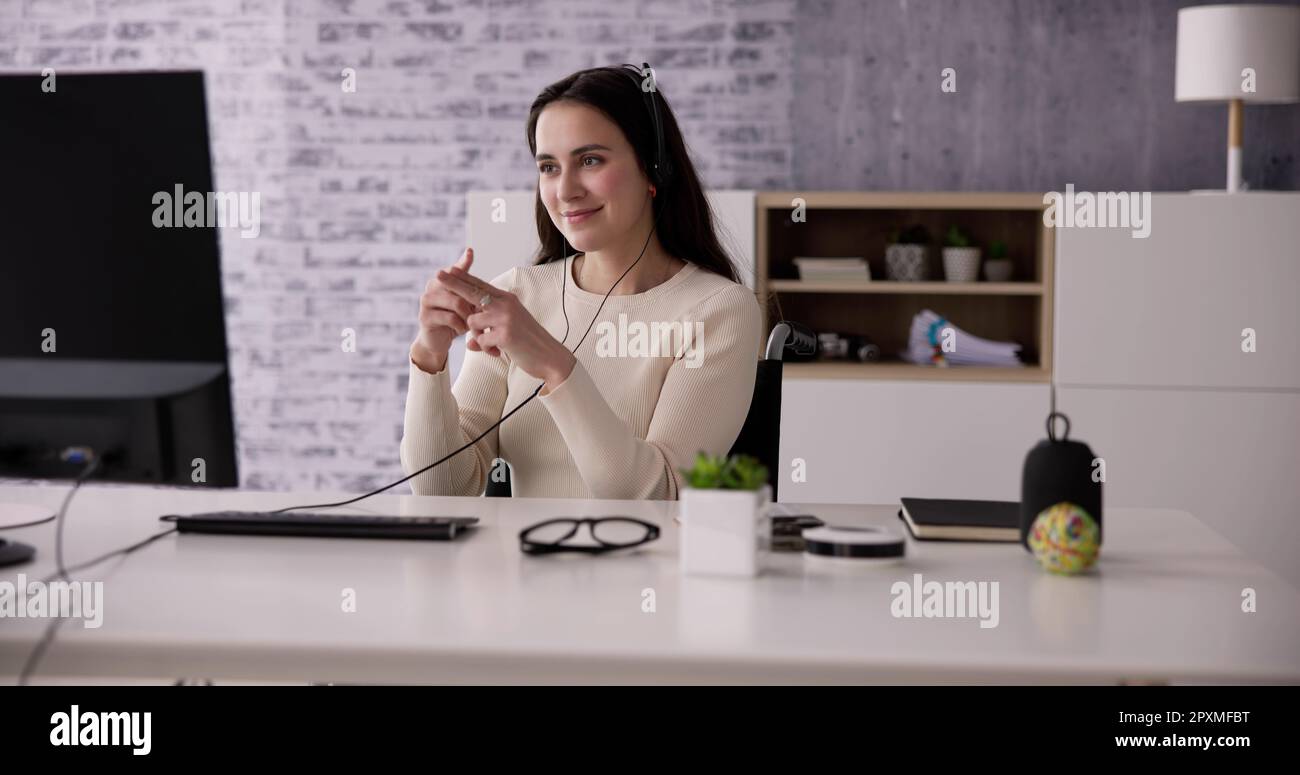 Sign Language Deaf Disabled People Video Conference Stock Photo - Alamy