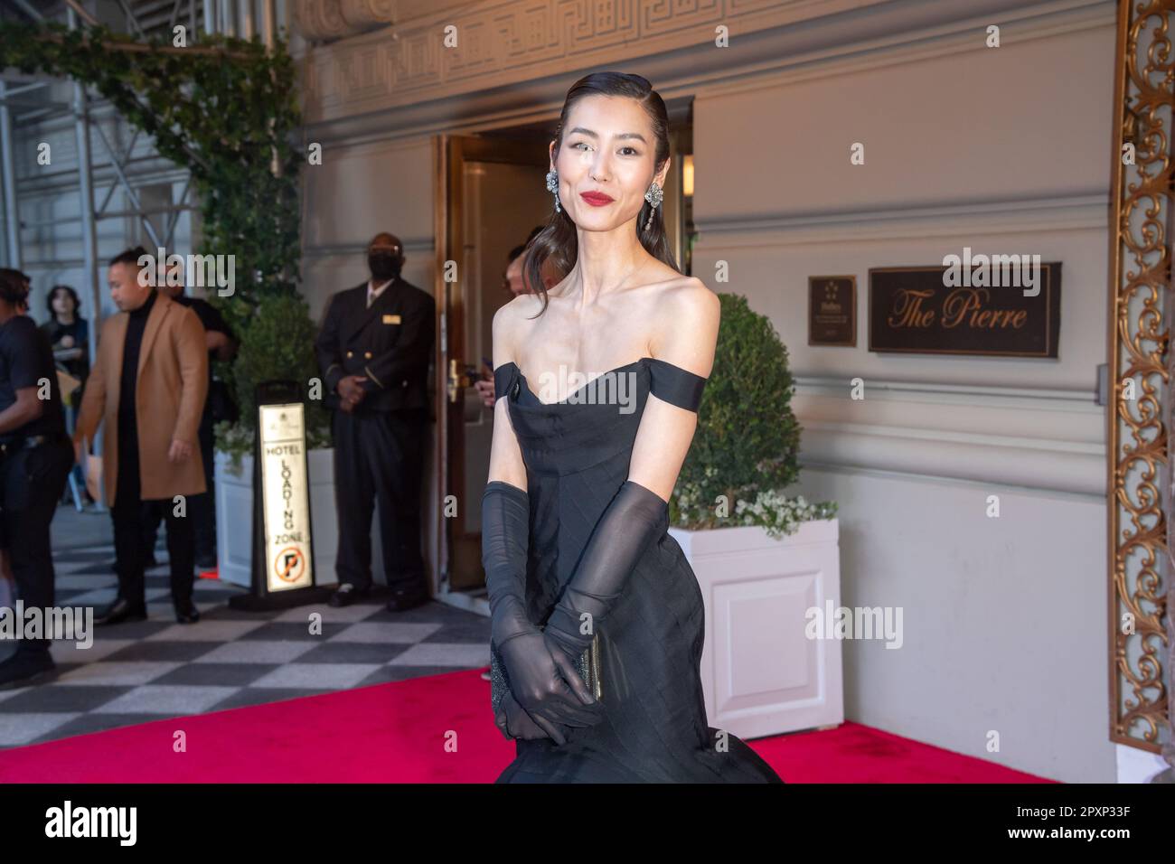 Liu Wen 2023 Met Gala Flowers Trumpet Black Off Shoulder Dress main image 1