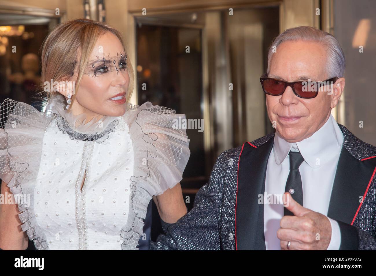 (L to R): Kris Jenner (USA), Dee Hilfiger (USA), and Tommy Hilfiger (USA).  27.05.2018. Formula 1 World Championship, Rd 6, Monaco Grand Prix, Monte  Carlo, Monaco, Race Day. Photo credit should read: XPB/Press Association  Images Stock Photo - Alamy