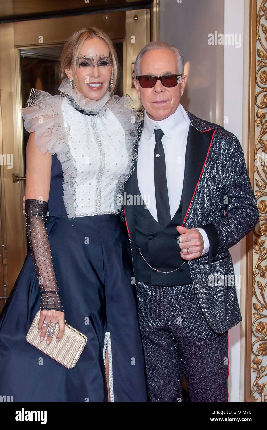 (L to R): Kris Jenner (USA), Dee Hilfiger (USA), and Tommy Hilfiger (USA).  27.05.2018. Formula 1 World Championship, Rd 6, Monaco Grand Prix, Monte  Carlo, Monaco, Race Day. Photo credit should read: XPB/Press Association  Images Stock Photo - Alamy