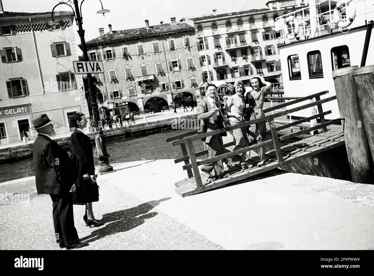 Riva del Garda (già Riva, Ripa in latino, Rìva in dialetto locale) è un comune italiano di 17 722 abitanti della provincia autonoma di Trento che fa parte della Comunità Alto Garda e Ledro.(Wikipedia) Stock Photo