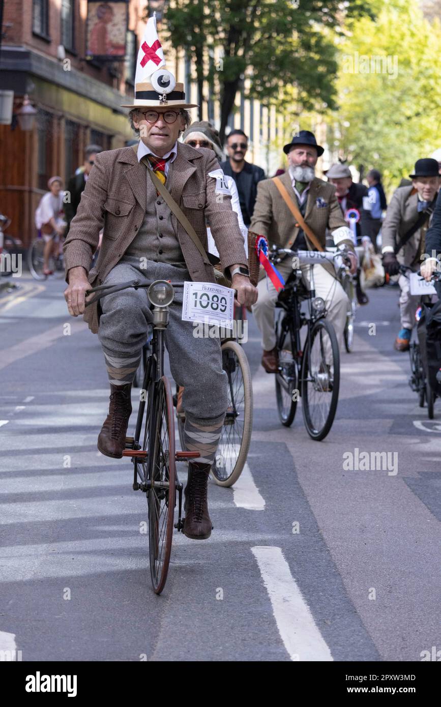 PHOTO:JEFF GILBERT Saturday 29th April 2023. Tweed Run, London, UK People participate in the Tweed Cycle Run, dressed in vintage tweed clothing across Stock Photo