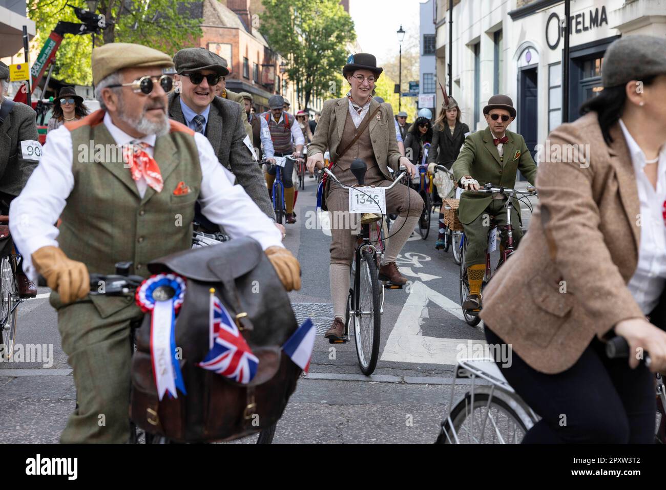 PHOTO:JEFF GILBERT Saturday 29th April 2023. Tweed Run, London, UK People participate in the Tweed Cycle Run, dressed in vintage tweed clothing across Stock Photo