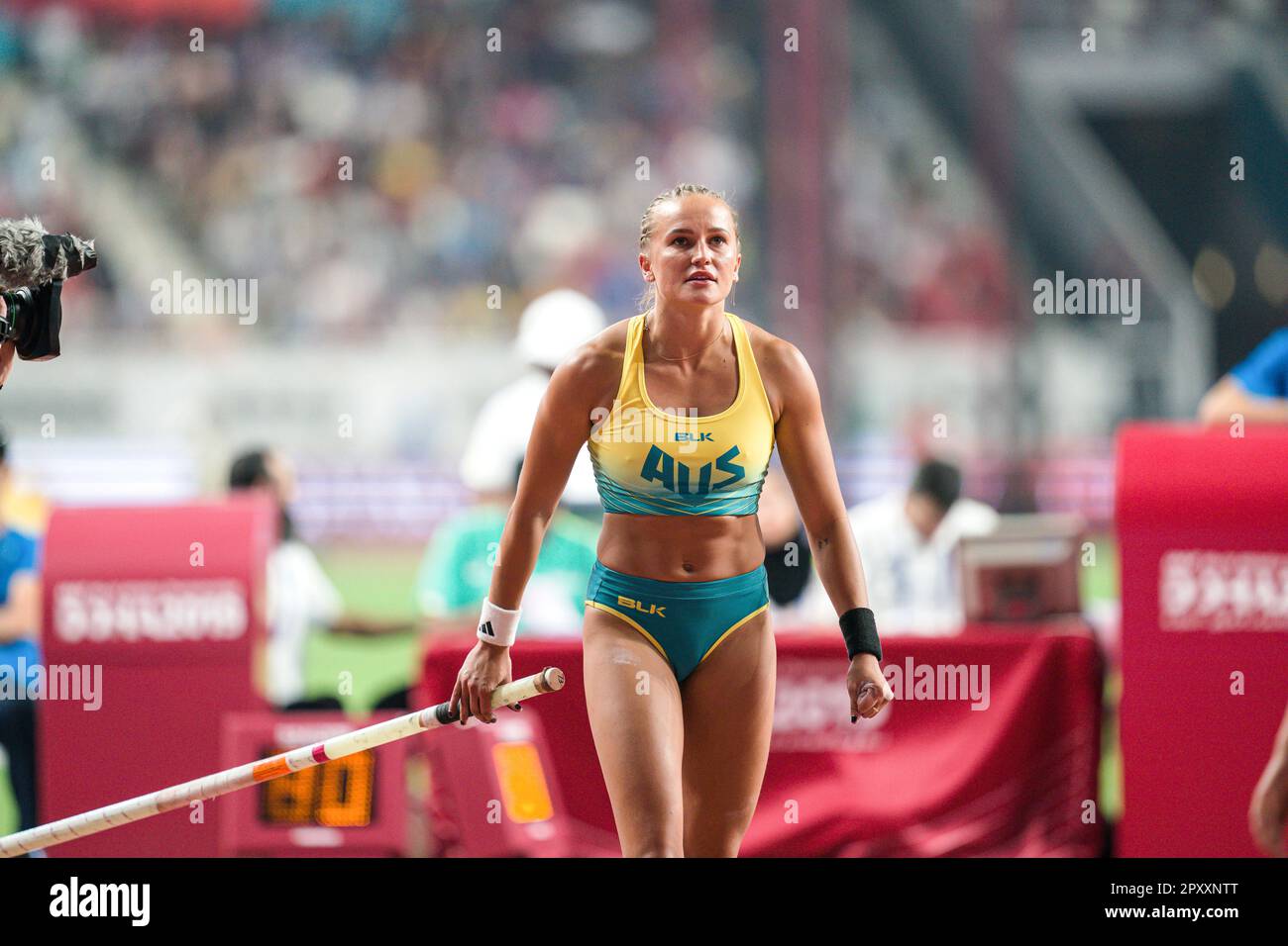 Liz Parnov participating in the pole vault at the Doha 2019 World