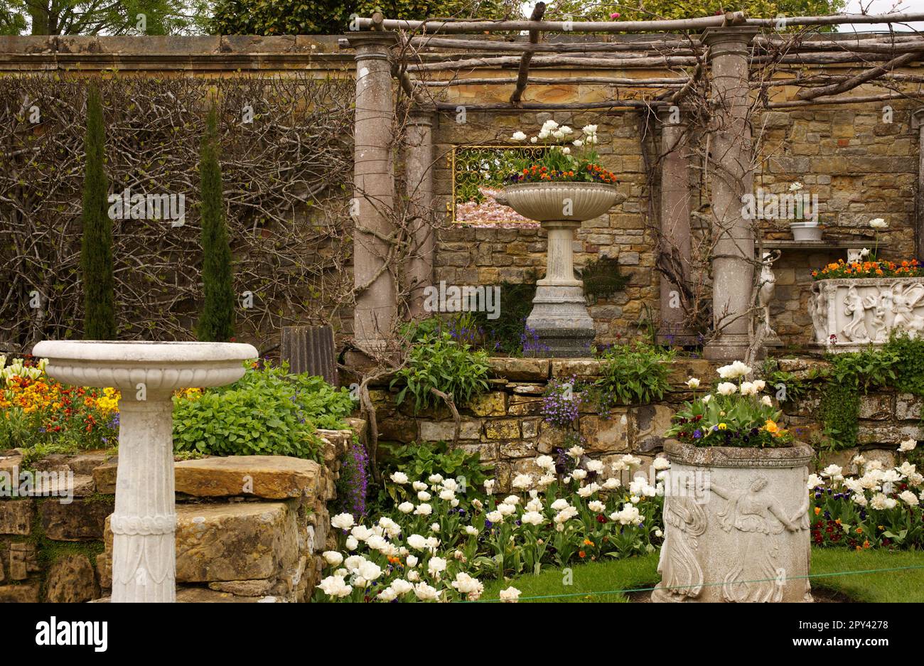 Italian garden at Hever Castle - filled with ancient artefacts from Italy owned by William Waldorf Astor Stock Photo
