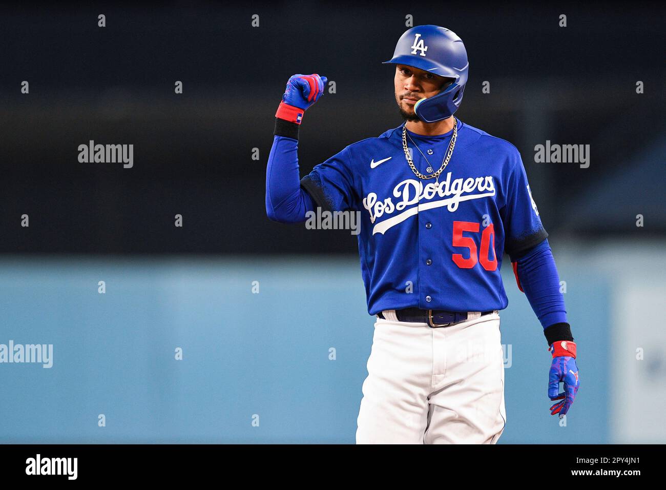 Los Angeles Dodgers right fielder Mookie Betts (50) runs on the