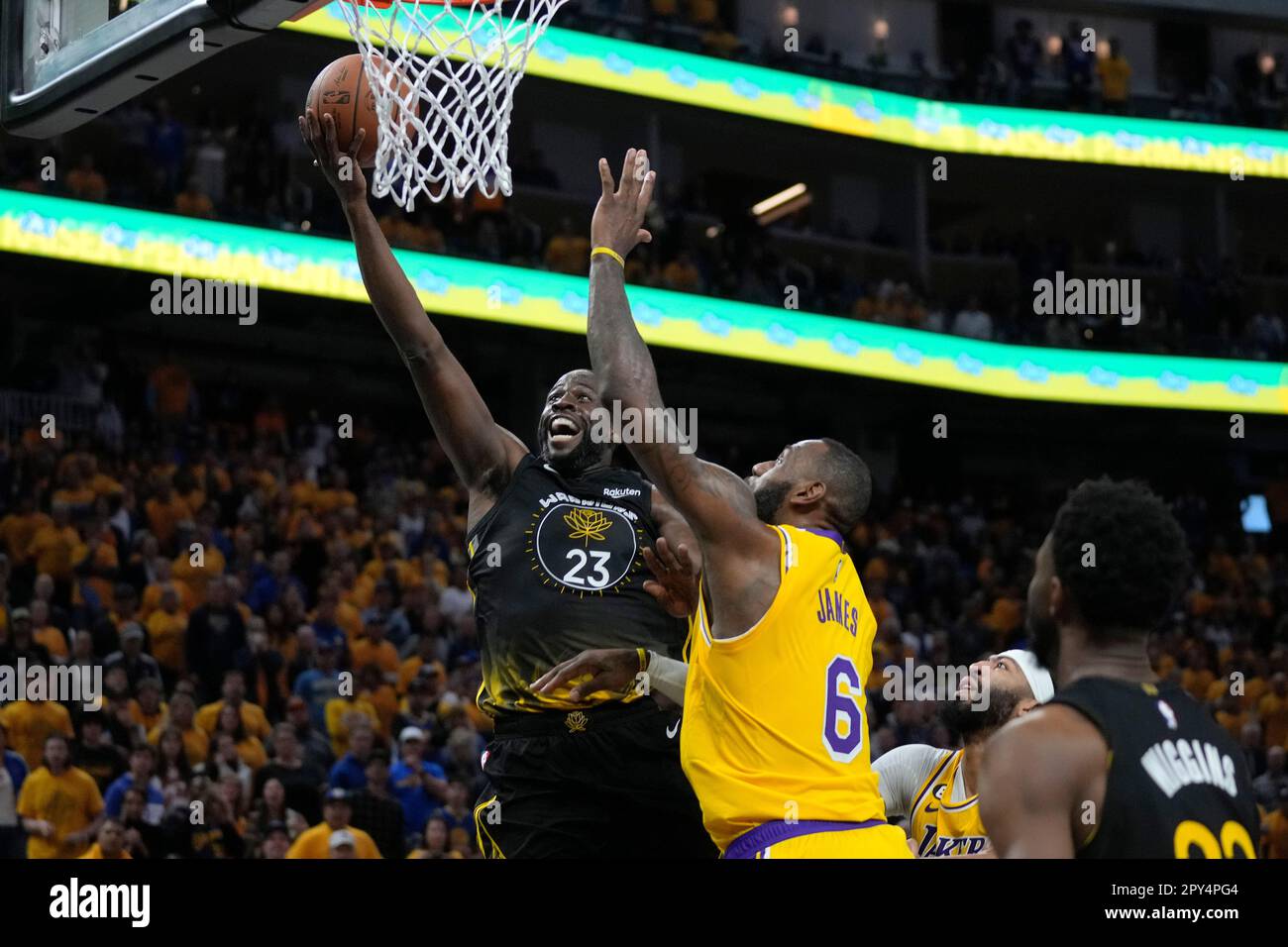 Golden State Warriors forward Draymond Green (23) shoots against Los ...