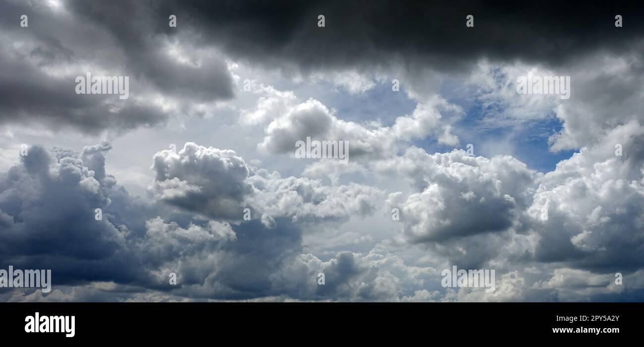 cumulus clouds,puffy clouds,heaped white cloud cluster Stock Photo Alamy