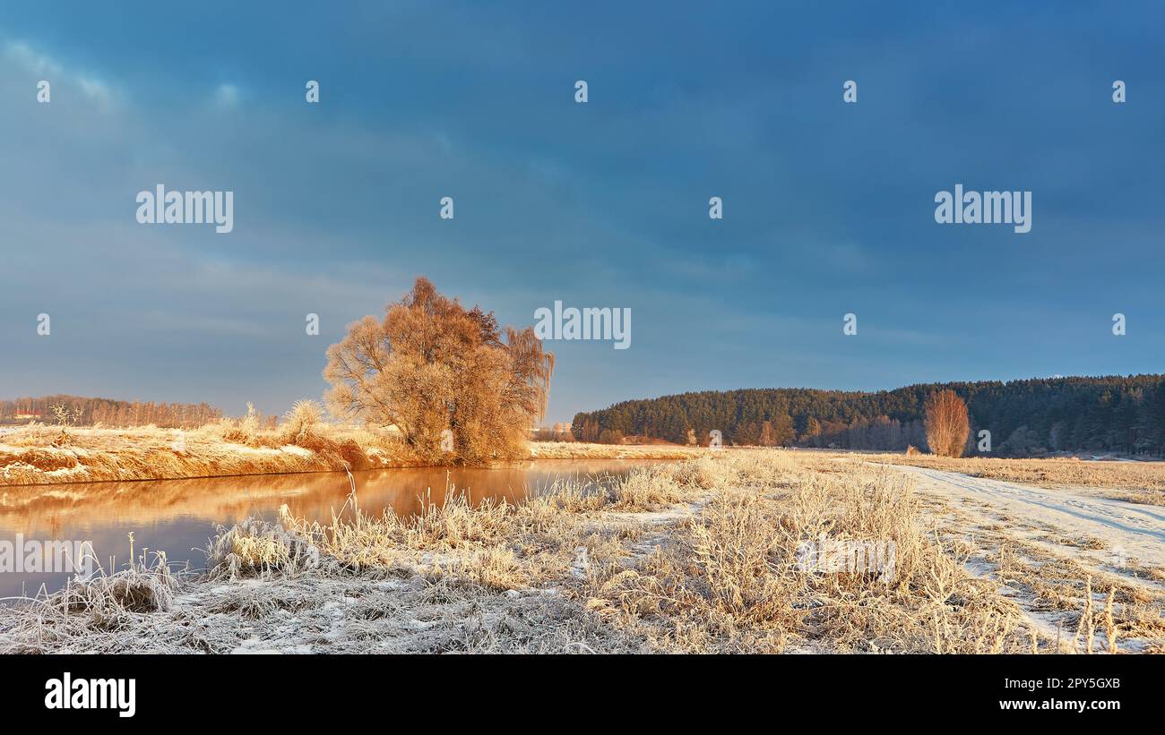 Frost river dawn hi-res stock photography and images - Alamy