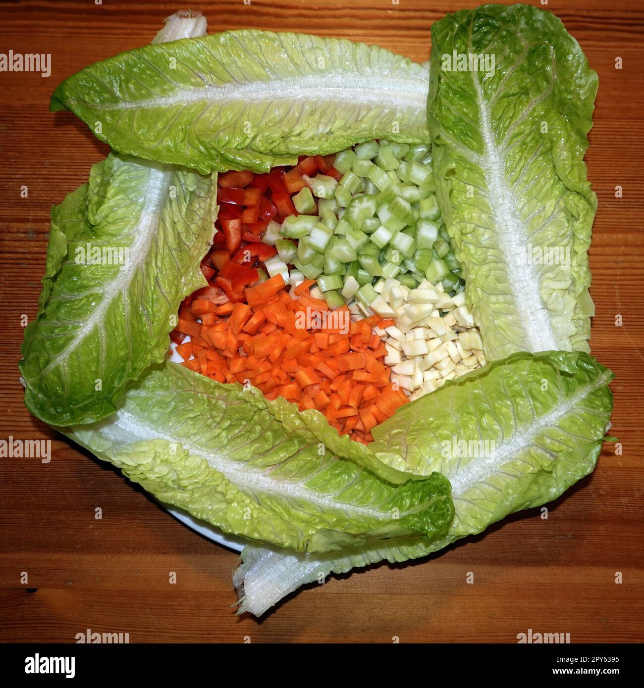 Rohkostsalat mit MÃ¶hren,pastinaken,Paprika und Staudensellerie Stock ...