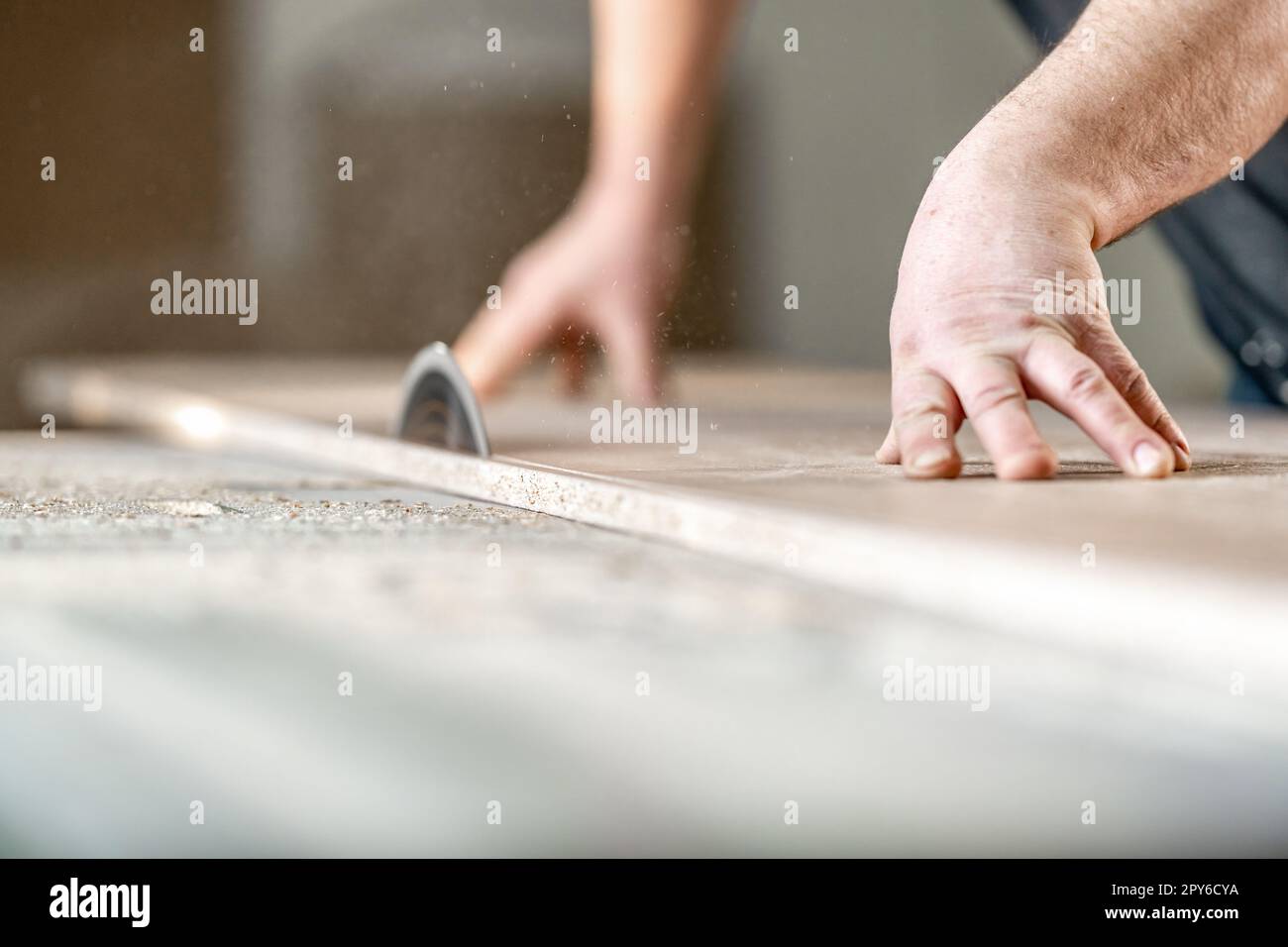 cutting laminate for the production of furniture on a circular saw
