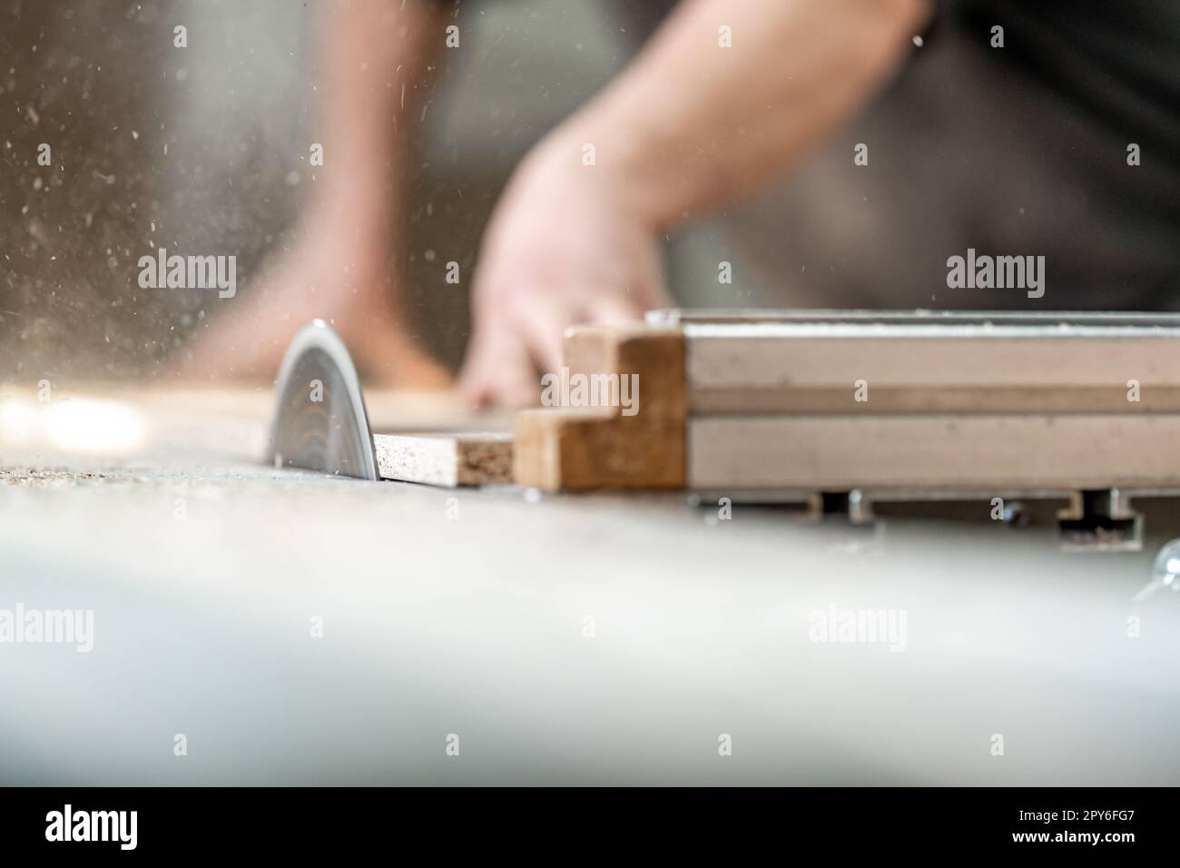 cutting laminate for the production of furniture on a circular saw