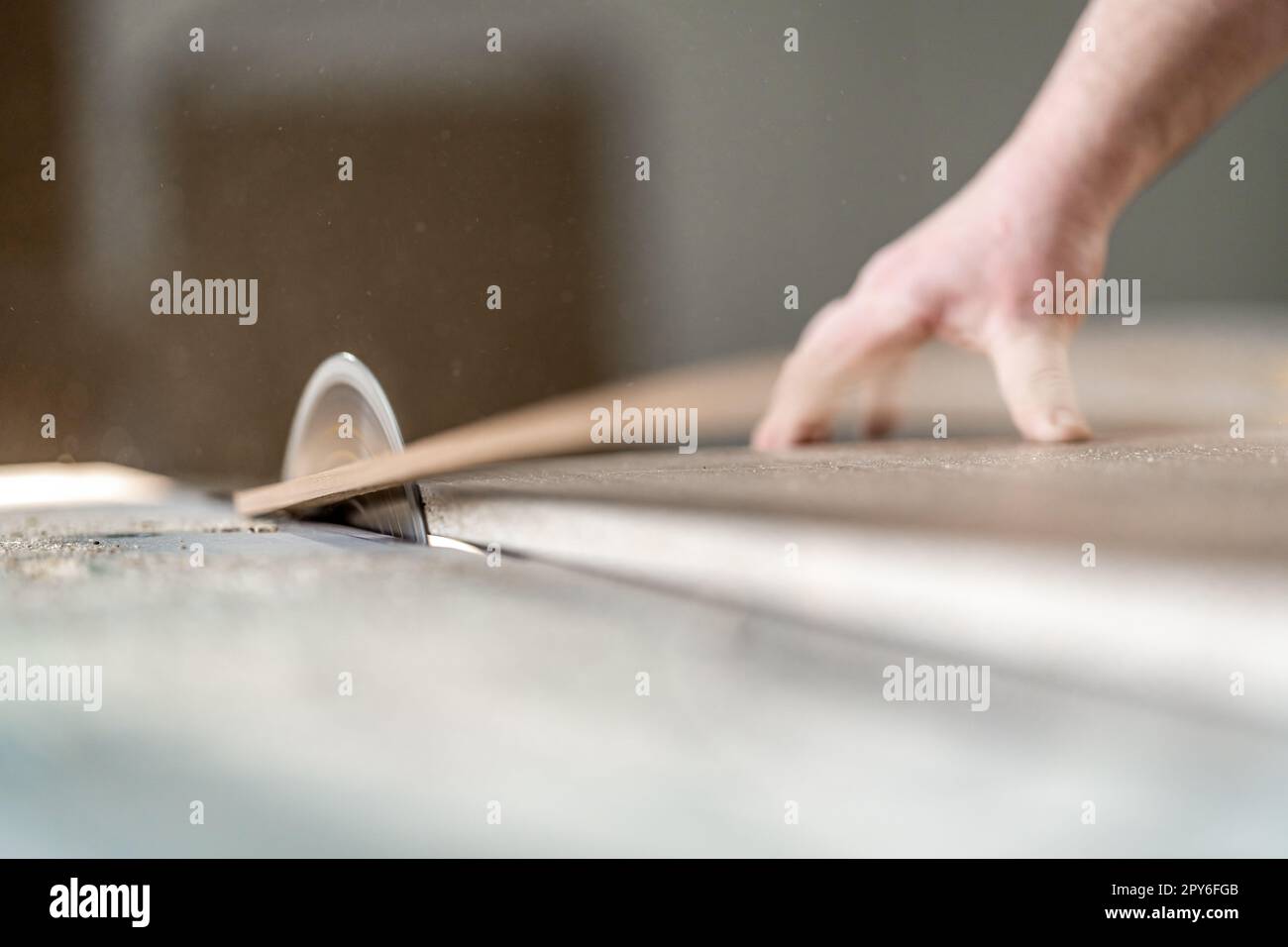 cutting laminate for the production of furniture on a circular saw