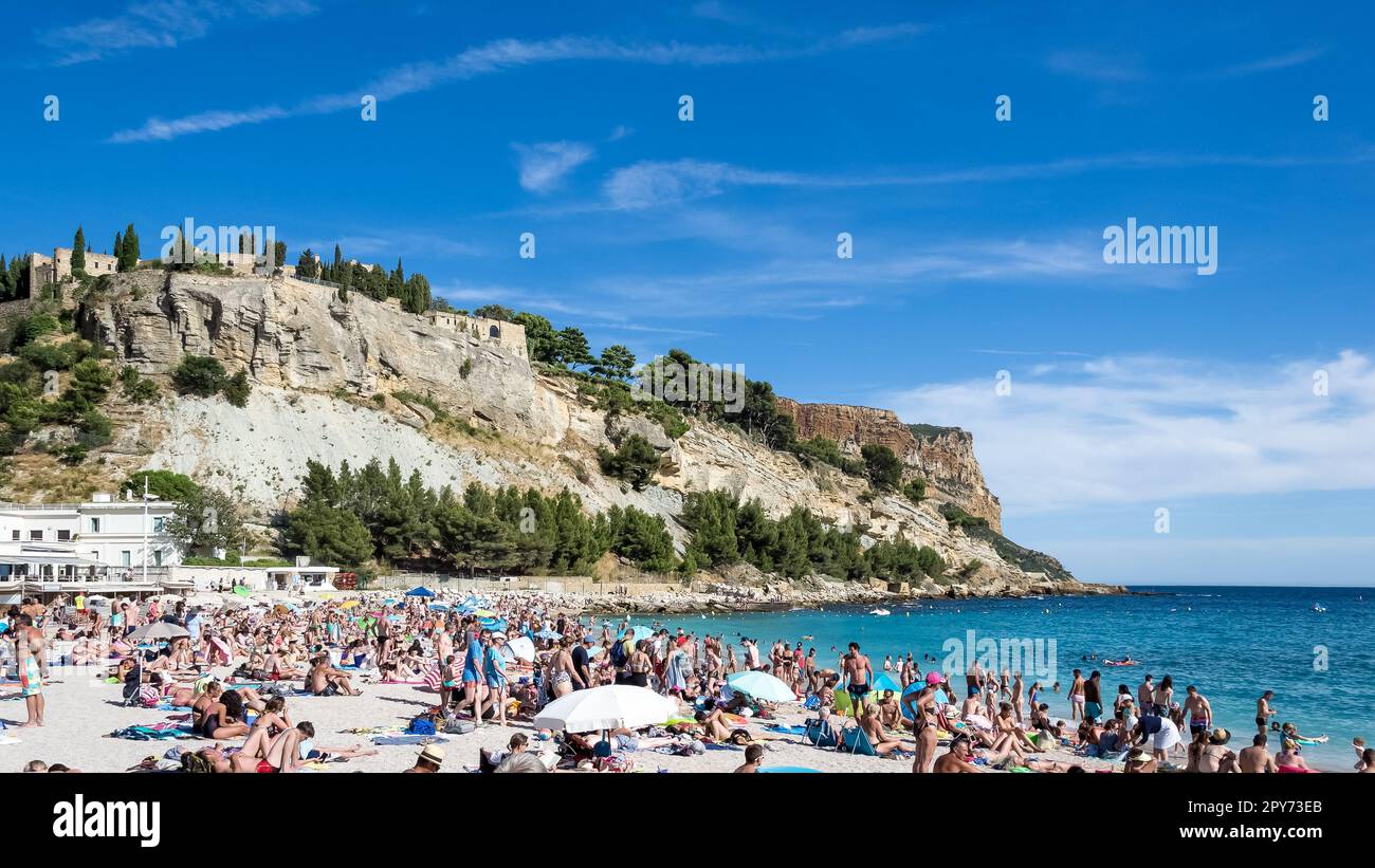 Picturesque village cassis south france hi-res stock photography and ...