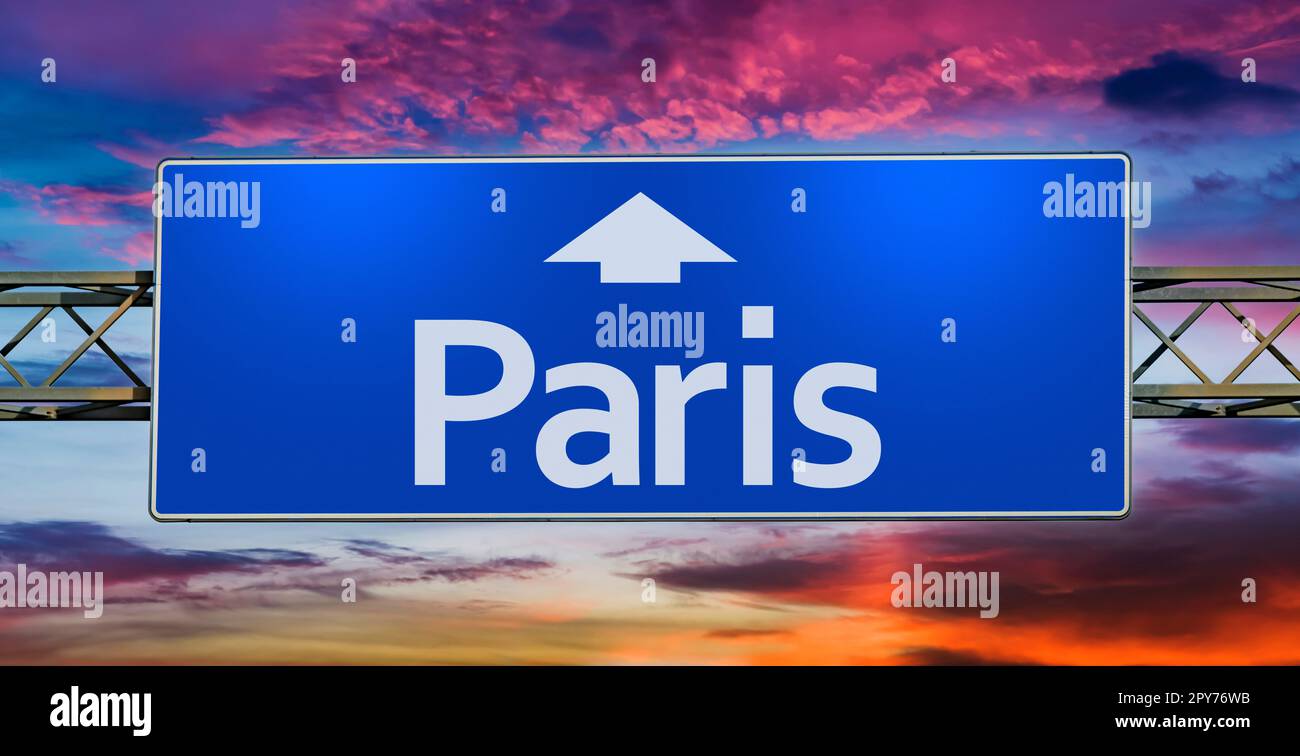 Road sign indicating direction to the city of Paris Stock Photo
