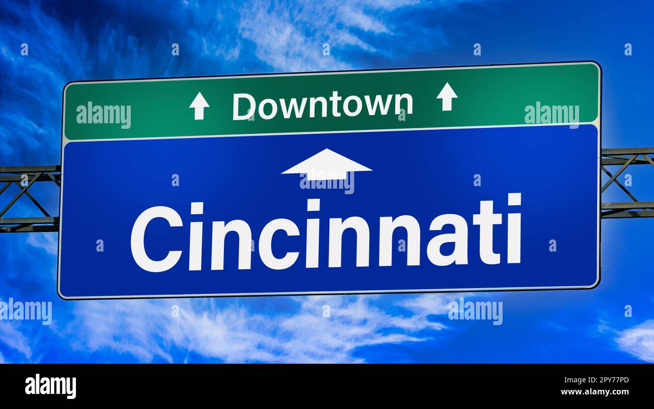 Road sign indicating direction to the city of Cincinnati Stock Photo