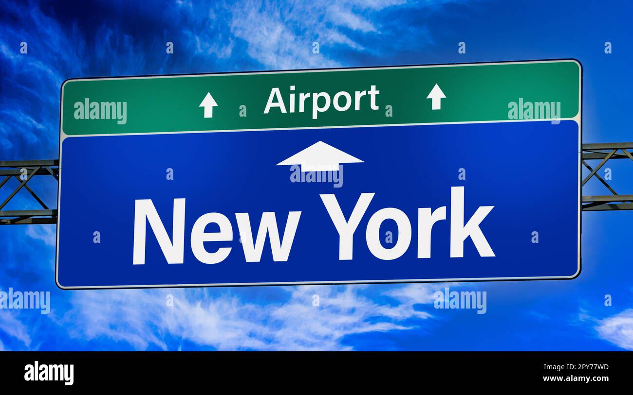 Road sign indicating direction to the city of New York Stock Photo