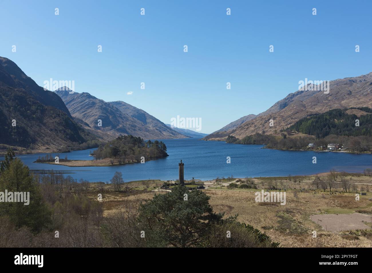 Glenfinnan Monument remembering those who died for the Jacobite cause, overlooking Loch Shiel. The monument is topped with a statue of a Highlander Stock Photo