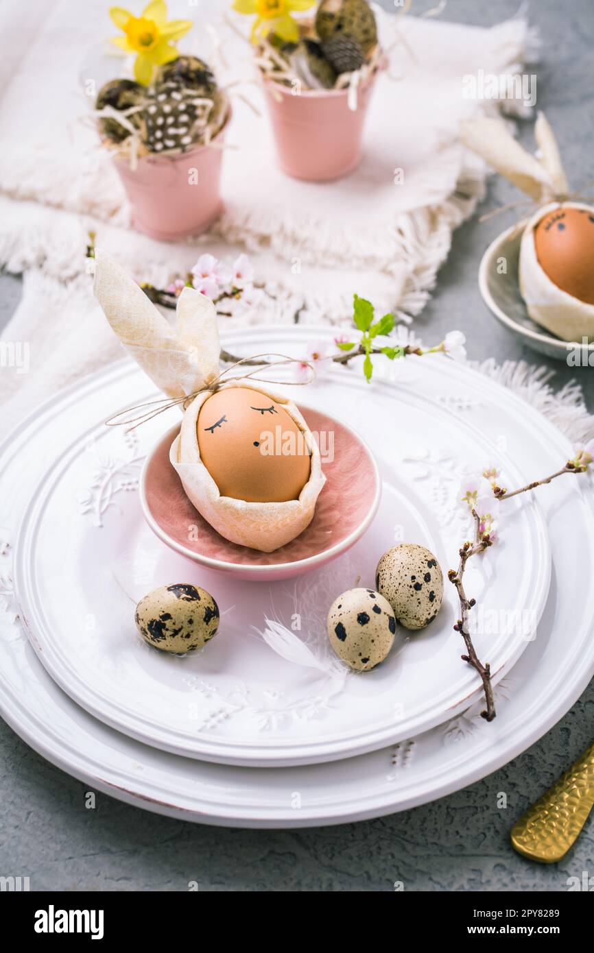 Easter plate setting, Easter dining table Stock Photo