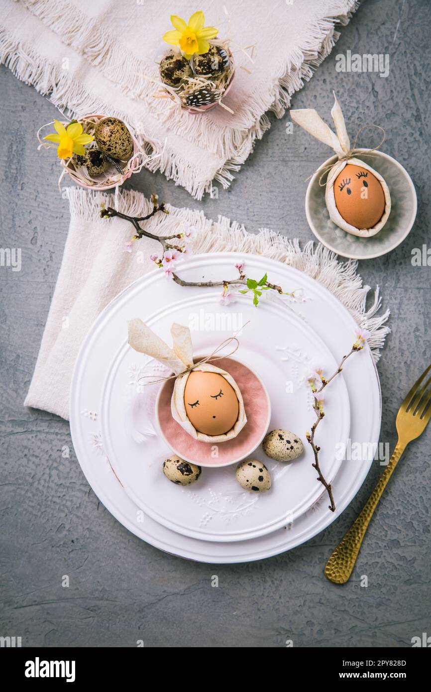 Easter plate setting, Easter dining table Stock Photo