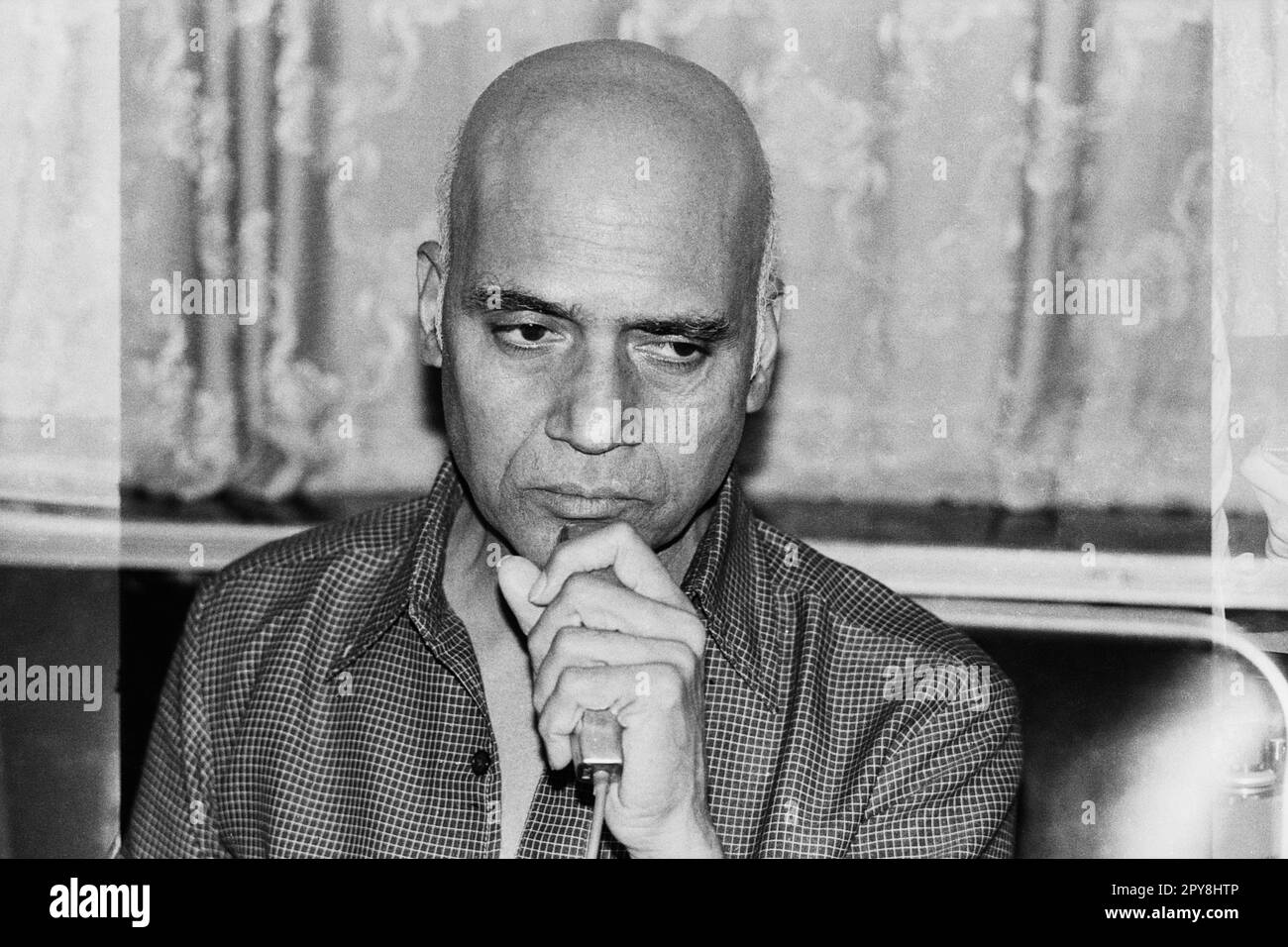 Indian old vintage 1980s black and white bollywood cinema hindi movie film actor, India, Khayyam, Indian music director, India Stock Photo