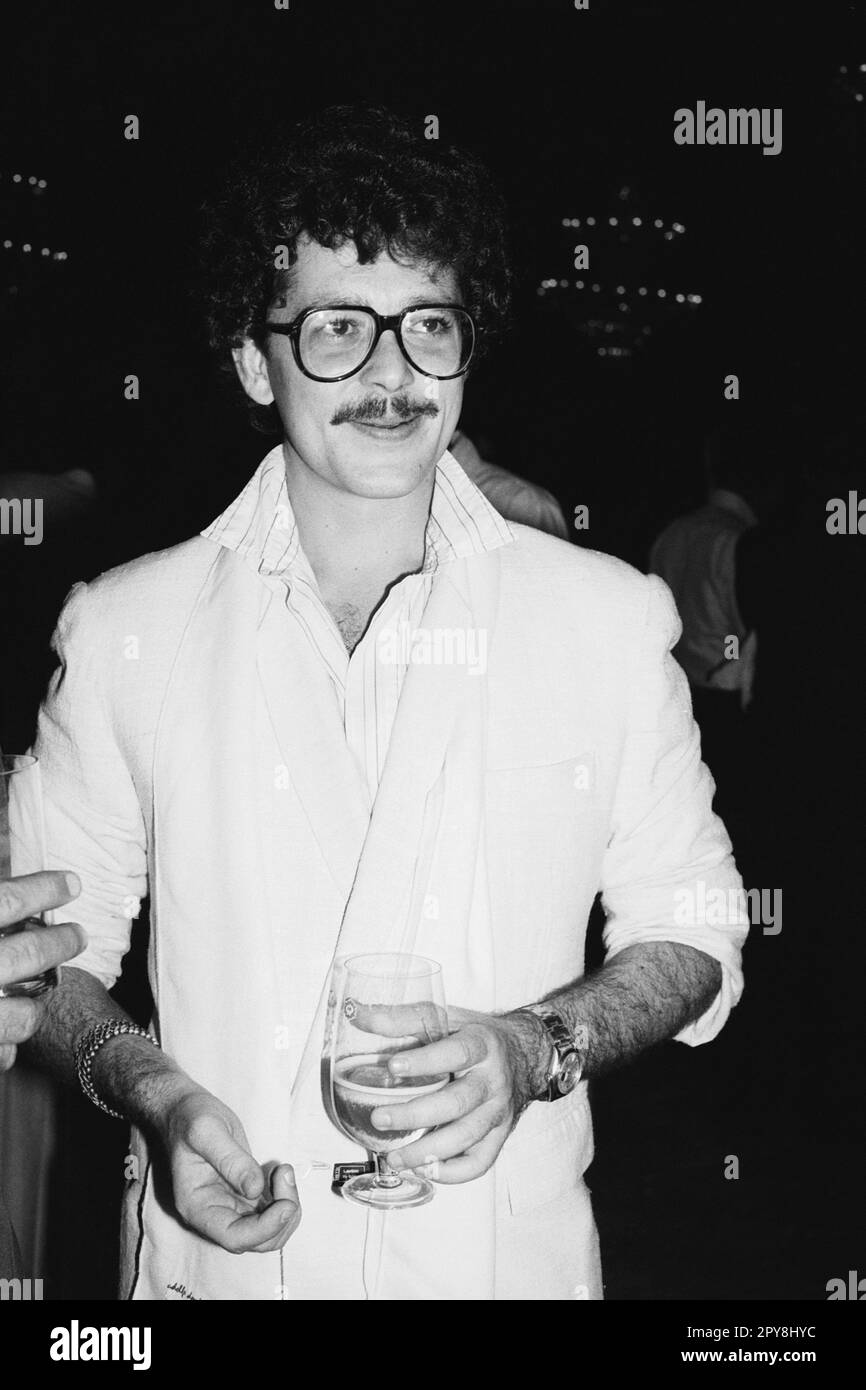 Kunal kapoor hi-res stock photography and images - Alamy, image size:866x1390