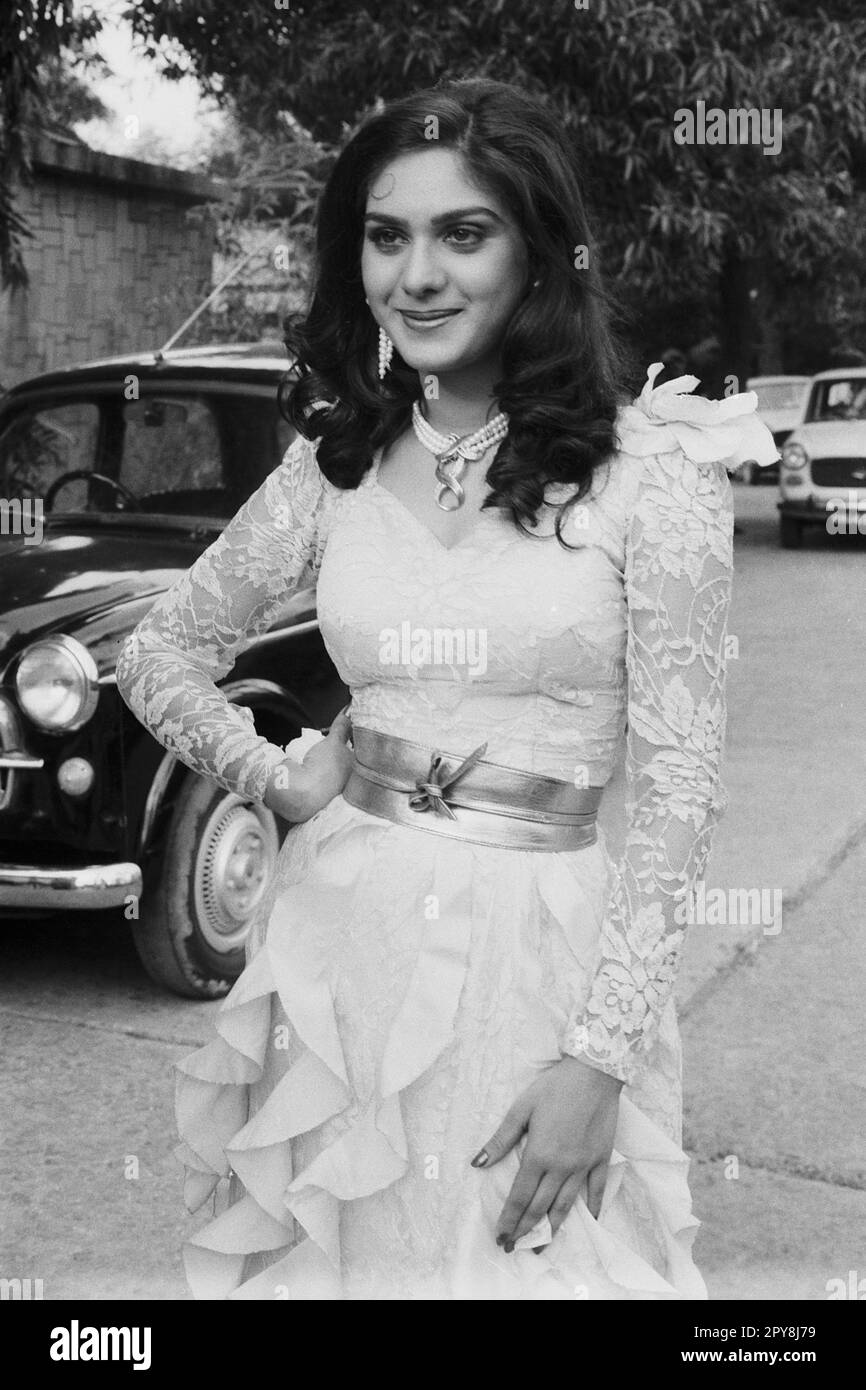 Indian old vintage 1980s black and white bollywood cinema hindi movie film actress, India, Meenakshi Seshadri, Indian actress, India Stock Photo