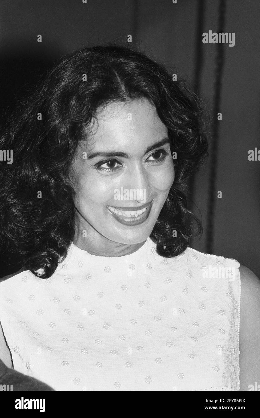Indian old vintage 1980s black and white bollywood cinema hindi movie film actress, India, Nutan, Indian actress, India Stock Photo