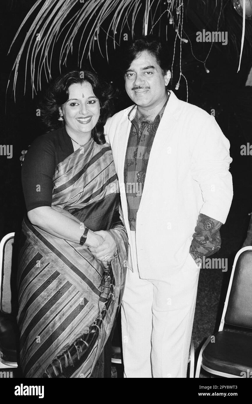 Indian old vintage 1980s black and white bollywood cinema hindi movie film actor, India, Shatrughan Sinha, wife, Indian actor, Indian politician, Member of Parliament Stock Photo