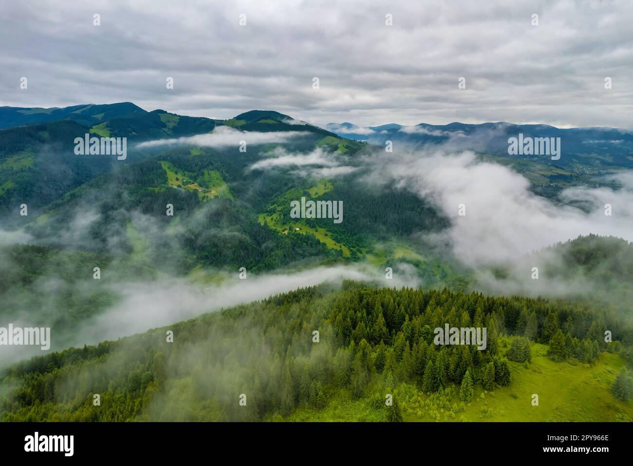 Fog envelops landscape valley hi-res stock photography and images - Alamy
