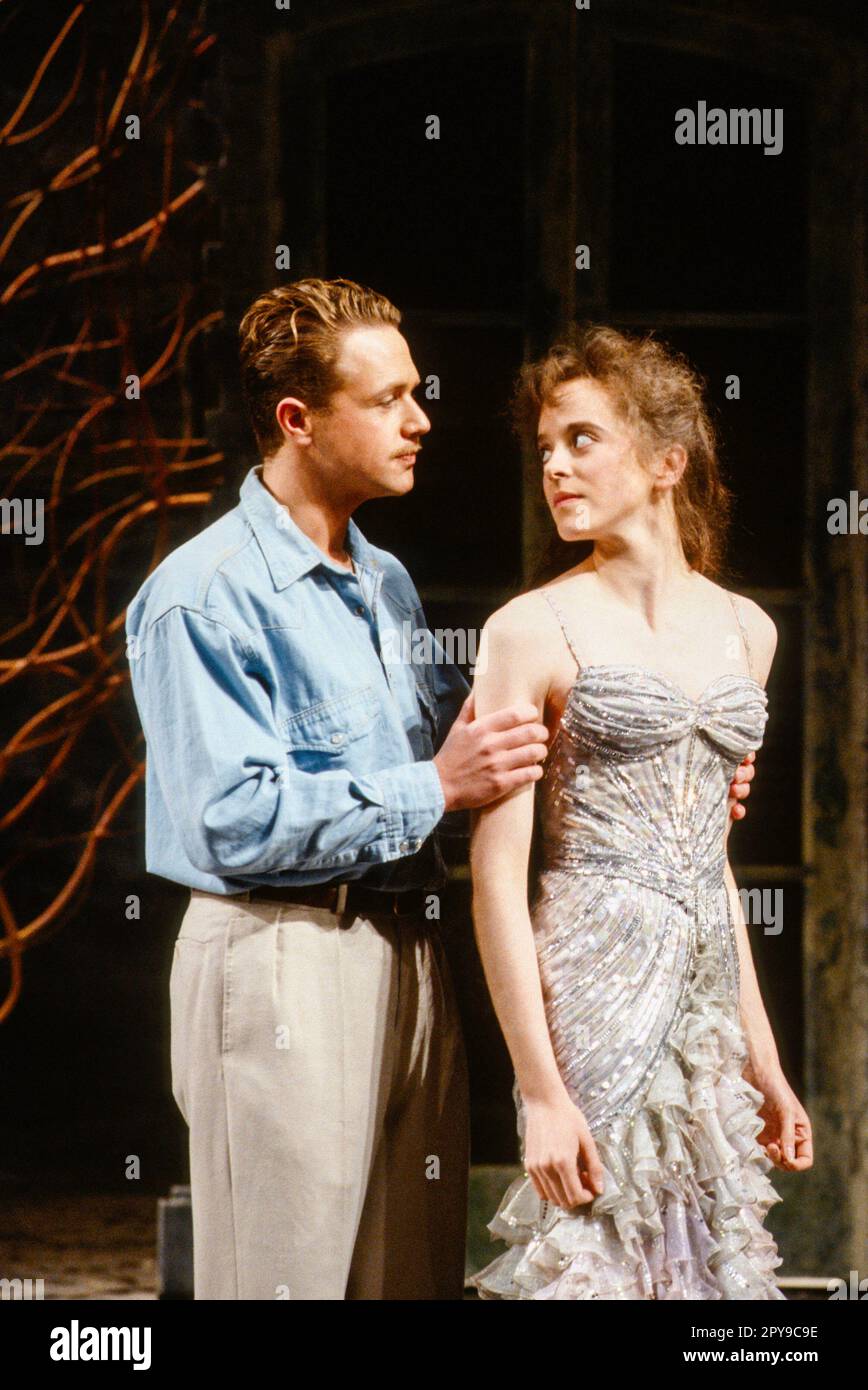 Michael Ball (Alex Dillingham), Diana Morrison (Jenny Dillingham) in ASPECTS OF LOVE at the Prince of Wales Theatre, London W1  17/04/1989  music & book by Andrew Lloyd Webber  lyrics: Don Black & Charles Hart  design: Maria Bjornson  lighting: Andrew Bridge  choreography: Gillian Lynne   director: Trevor Nunn Stock Photo