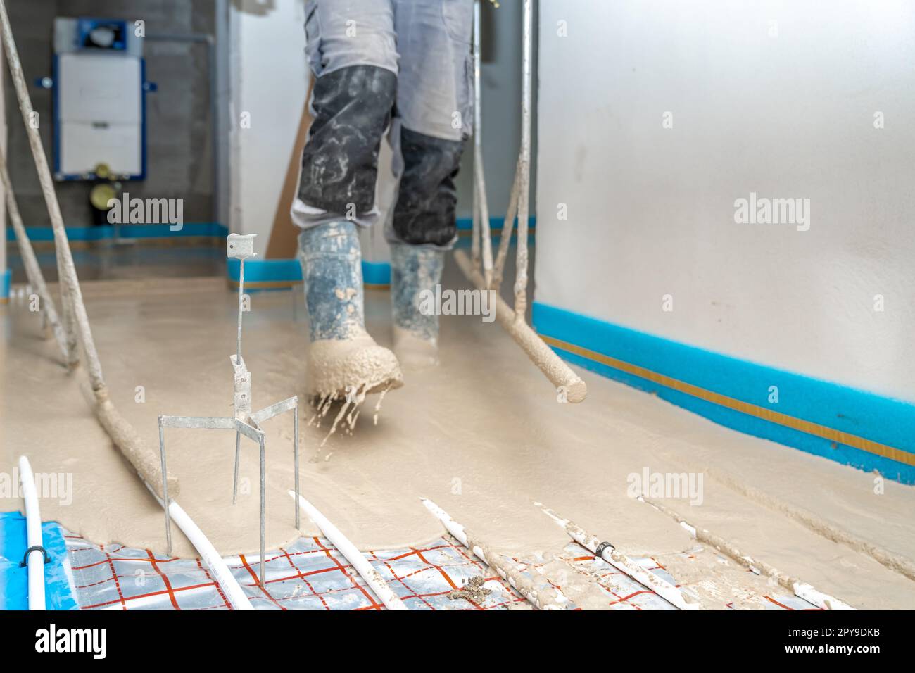 application of concrete on the floor on underfloor heating Stock Photo