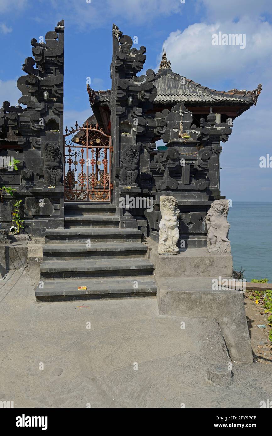 Sea temple Pura Batu Bolong, sister temple of Pura Tanah Lot, Bali, Indonesia Stock Photo