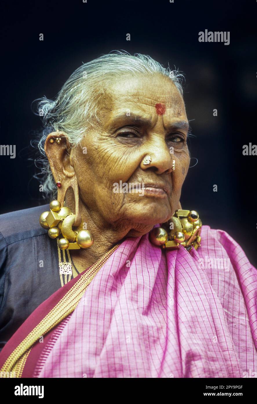 Tamil Bride Buy Malabar Gold Ring BLRAAAAFVTPP for Women Online | Malabar  Gold & Diamonds