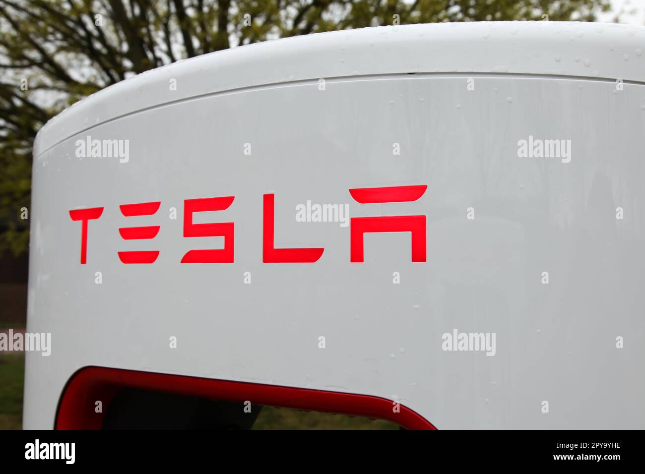 Tesla Supercharger close up, 480volt fastcharging technology for