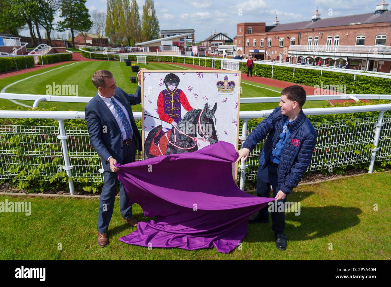 EDITORIAL USE ONLY Artist James Owen Thomas (right) and Pontefract