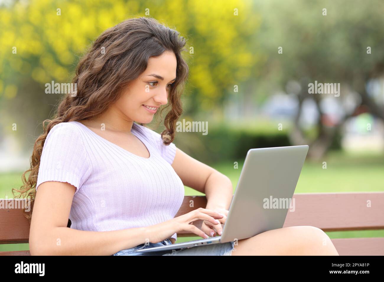 Lady writing with laptop hi-res stock photography and images - Alamy