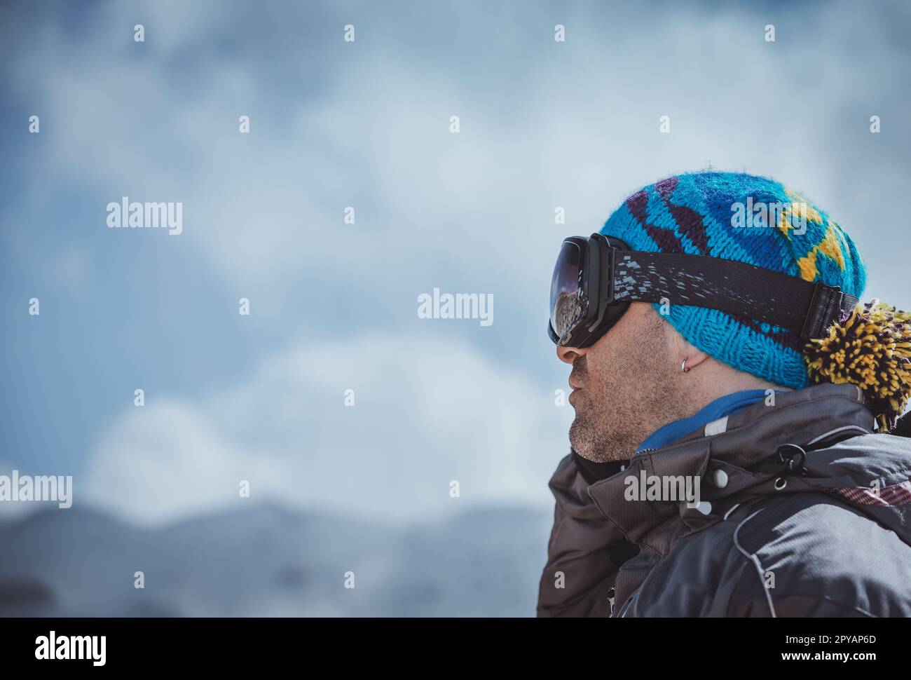 Active leisure man traveling hi res stock photography and images Alamy