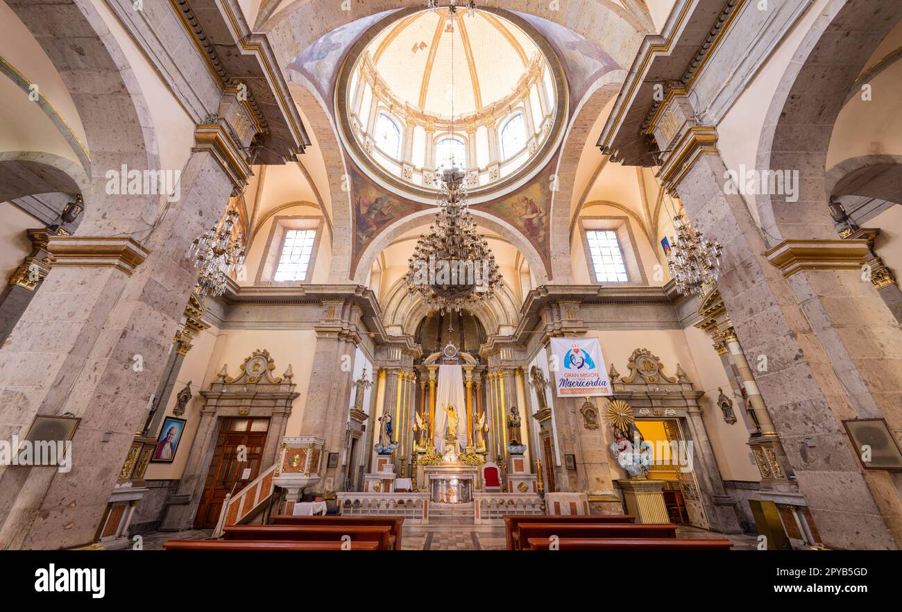 Corazón sagrado iglesia interior hi-res stock photography and images ...