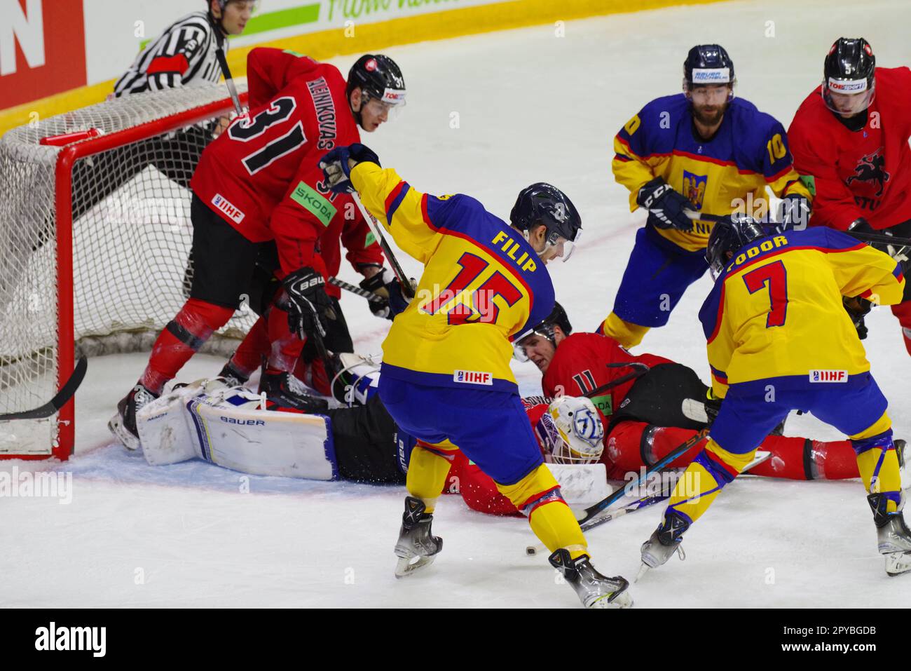 Nottingham, 30 April 2023. Lithuania defending against Romania during a match in the 2023 IIHF