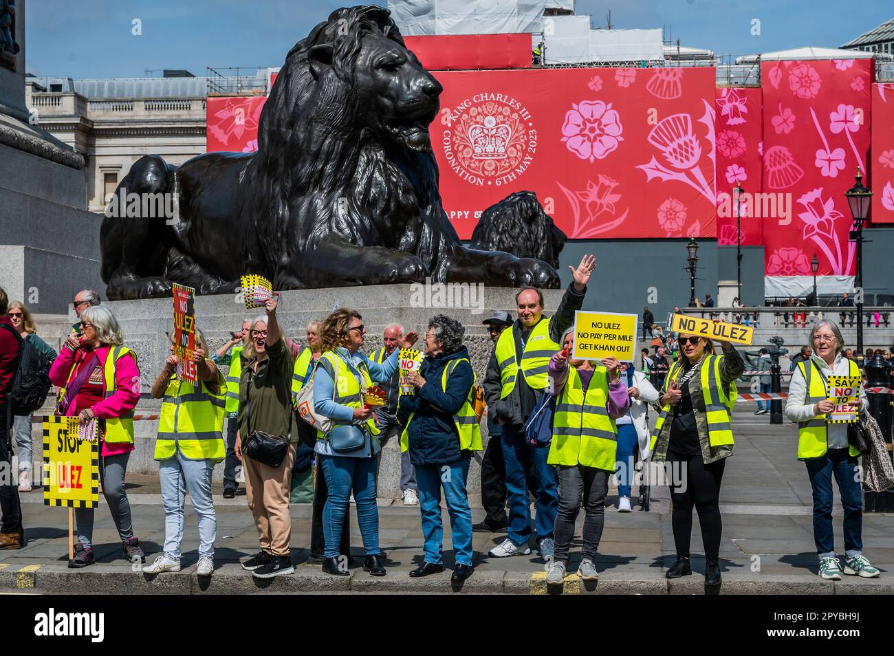 London, UK. 3rd May, 2023. Protesters cheer and whistle when someone