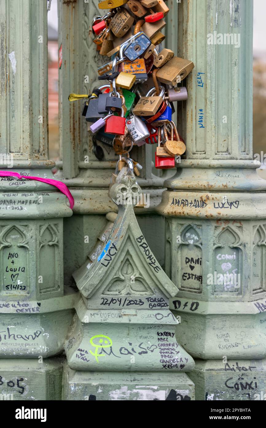 Love padlocks and graffiti on lamp posts on Westminster Bridge, London
