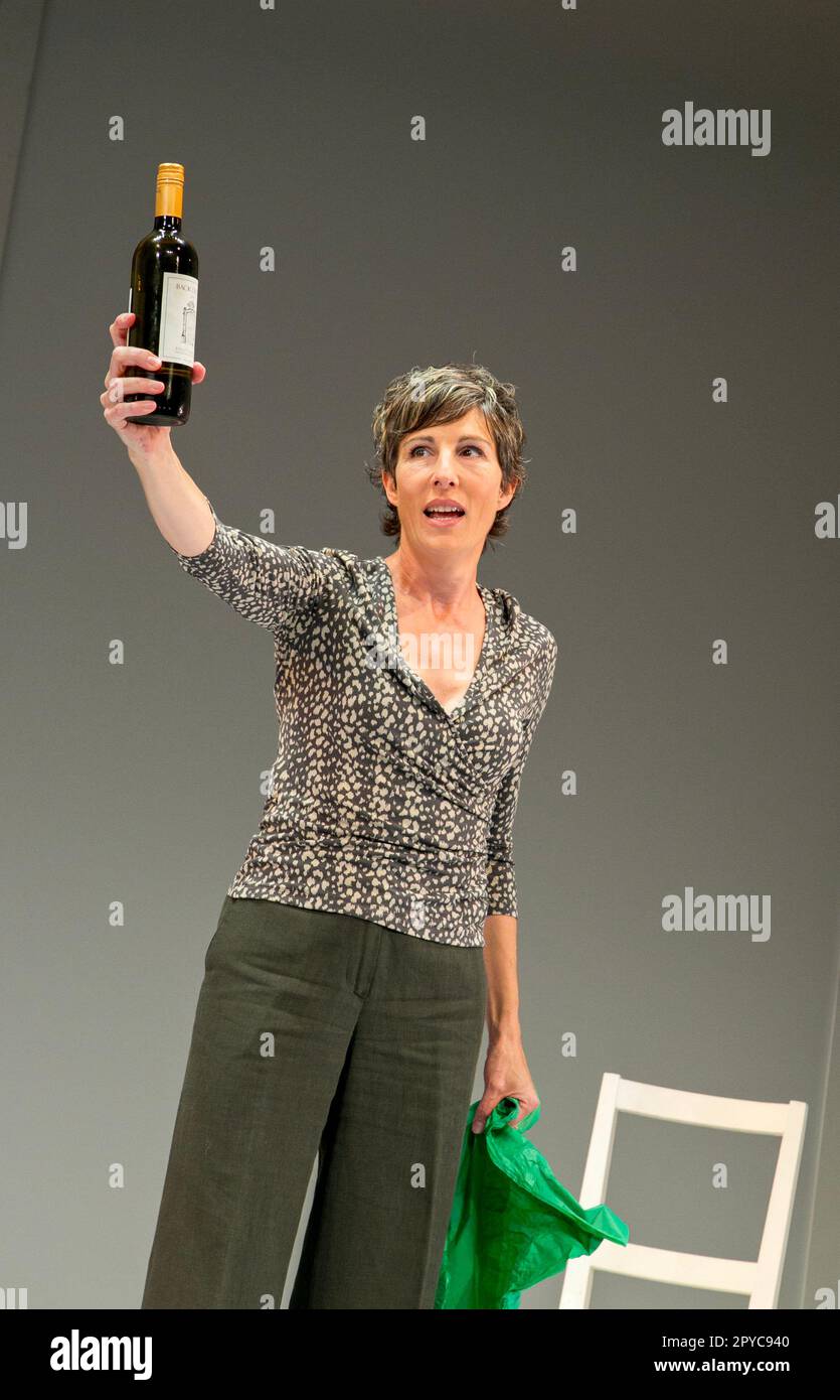 Tamsin Greig (Hilary) in JUMPY by April de Angelis at the Duke of York's Theatre, London WC2   28/08/2012 a Royal Court Theatre 2011 production  design: Lizzie Clachan   lighting: Peter Mumford   director: Nina Raine Stock Photo