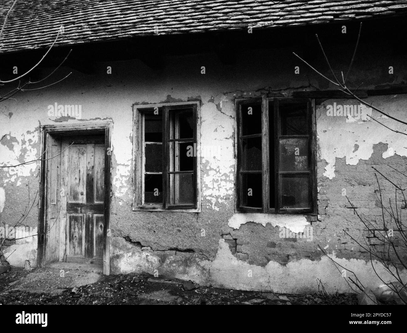 Old abandoned house rural Black and White Stock Photos Images Alamy Old abandoned house rural Black and White Stock Photos Images Alamy