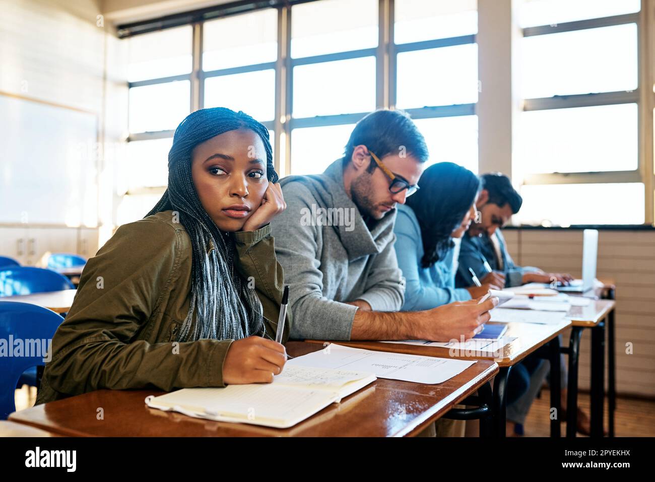 Student looking bored classroom hi-res stock photography and images - Alamy